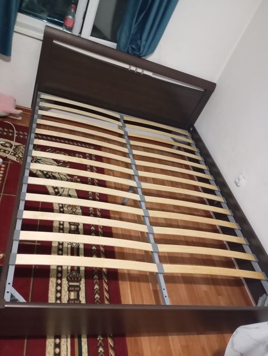 Шкаф, төсек, холодильник сатылады.