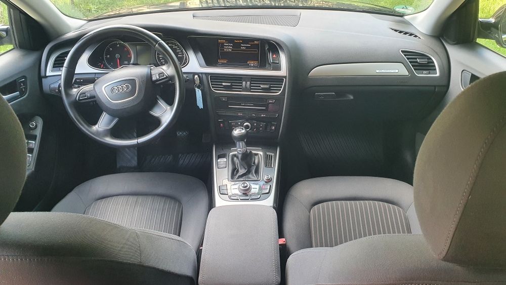 Audi A4 Avant 2013 Quattro 177 cp Xenon navigatie incalzire in scaune  senzori parcare start-stop cornering