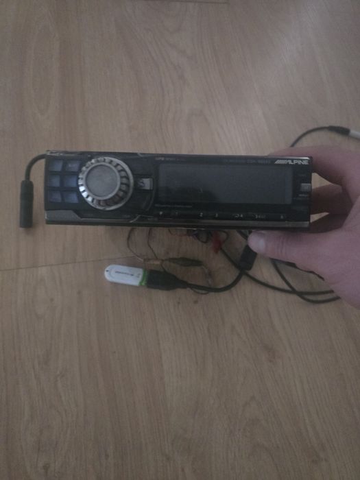 Продам автомагнитоллу alpine  cda-9884e
