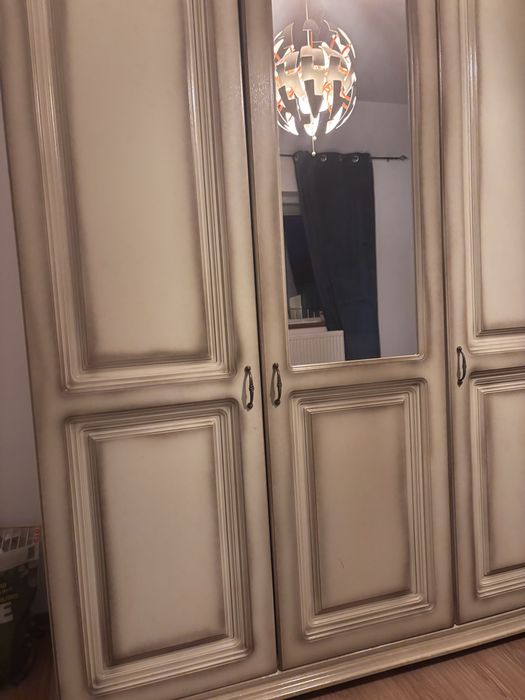 vand dulap in stare foarte buna