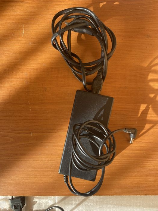 Incarcator Sony ACDP-085E02.  19,5 v.  4,35A