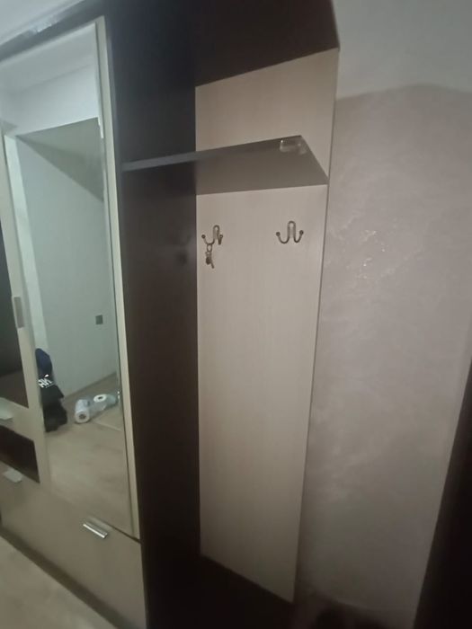 Продаеться Прихожая с зеракалом