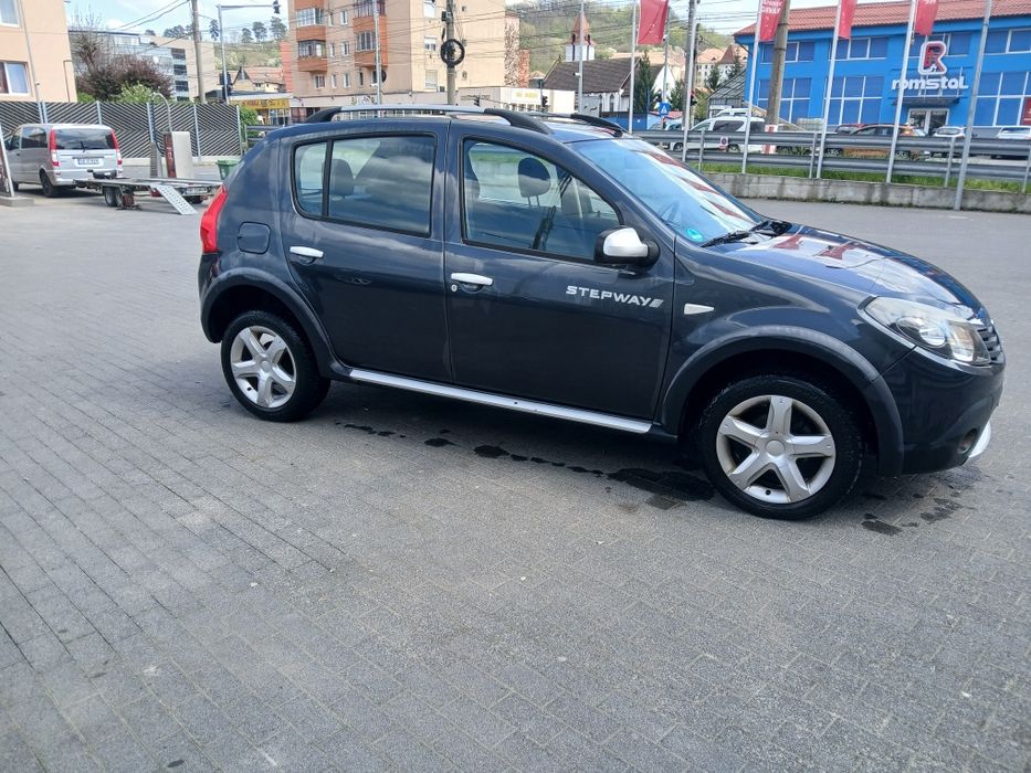 Dacia Sandero stepway 1.6 8 v  benzina  € 5
