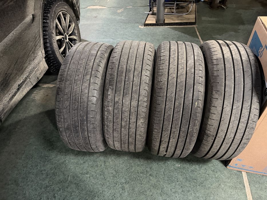 Продам летние шины GOODYEYR 235/55/18 100V