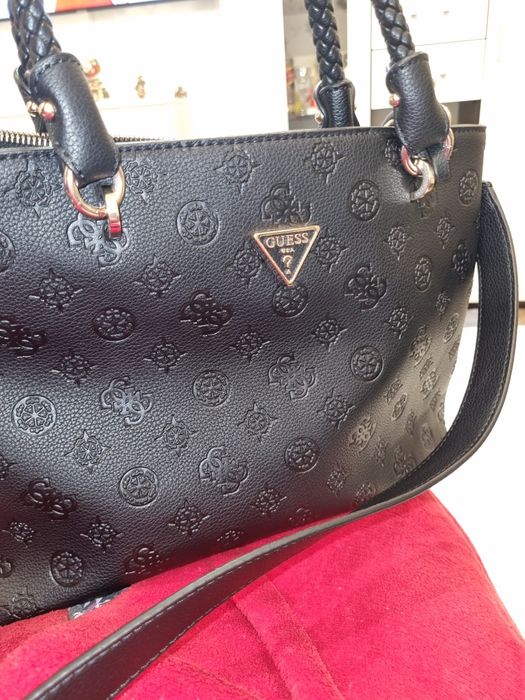 Geanta guess neagra material moale foarte comoda și incapatoare