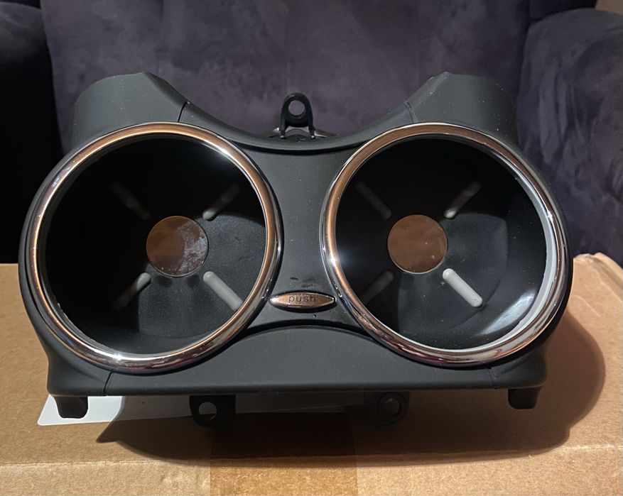 Държач на чаши за Mercedes CLS