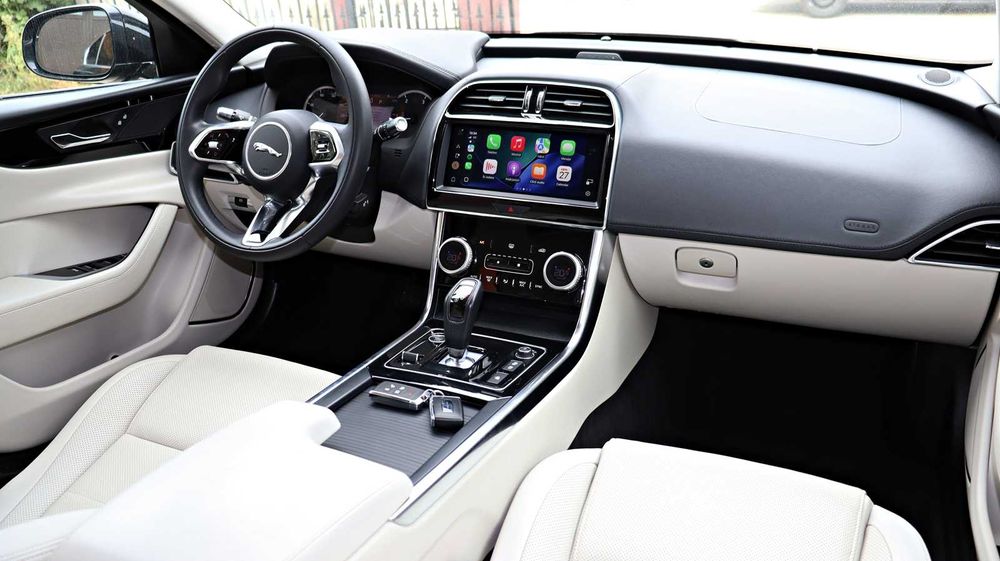 Jaguar XE / 2021 / Facelift / 204 CP / Panoramic/Camere/Lane/Memorii