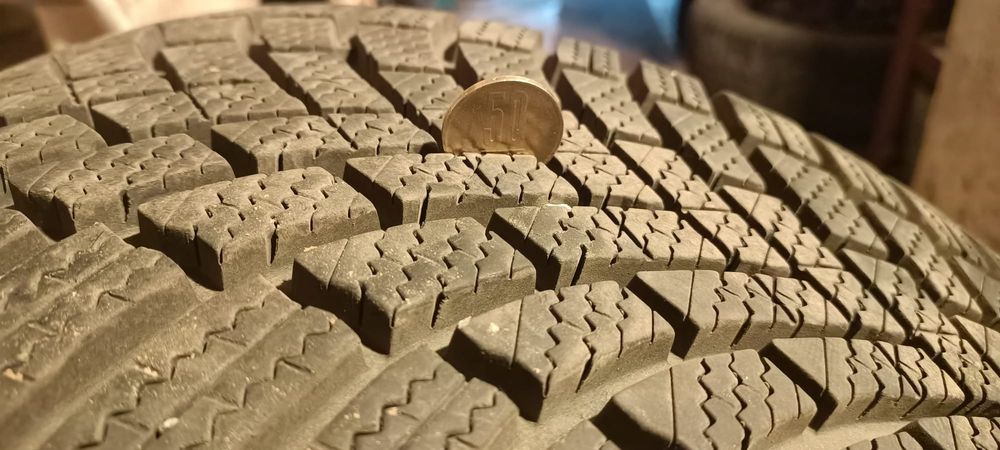 Bridgestone Blizzak LM005 225/50/R17 iarna aproape noi