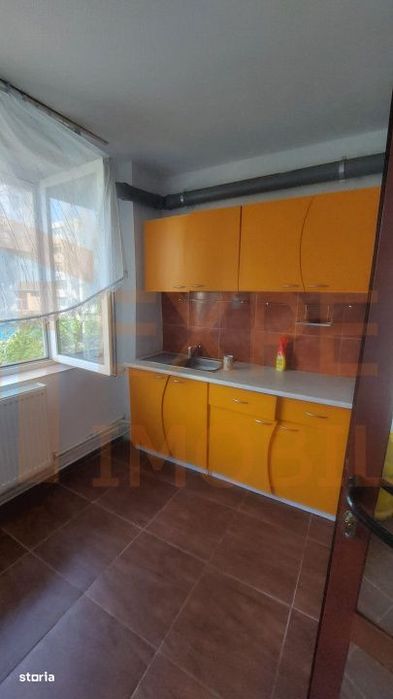 Apartament 2 camere de vanzare, situat in zona Tomis II