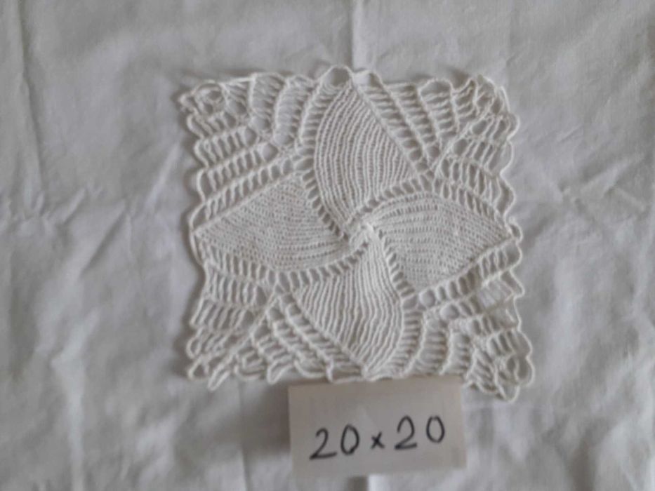 Продавам нови покривки, плетени