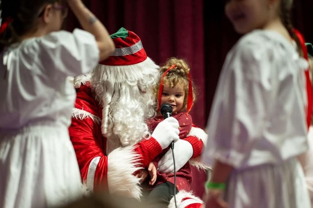 Moș Crăciun împreună cu Spiridușul vine la tine : ARAD TIMIȘ