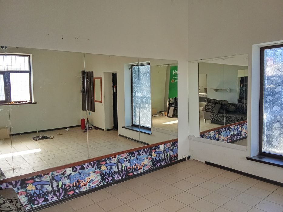 Продам на Стенное зеркало