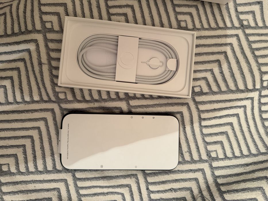 IPhone 17 с гарантией