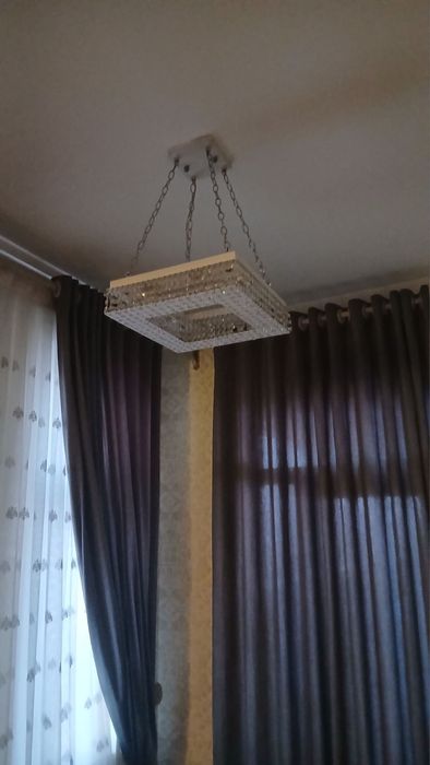 Продаю  люстру Б/У в хорошом состоянии надо лампочки менять