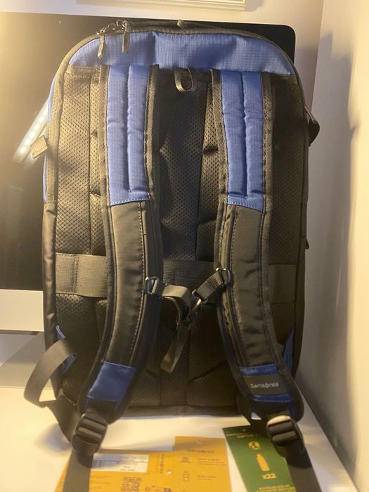 Ghiozdan SAMSONITE DYE-NAMIC D105 L 17.3" BACKPACK BLUE

24.0 L 
0,9 K