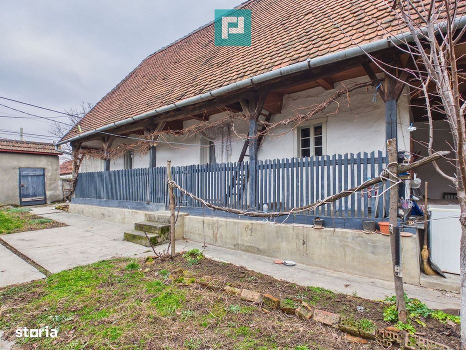 Casă cu 2 corpuri și 4 camere în Tauț