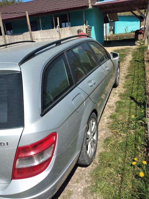 Vând Mercedes C200