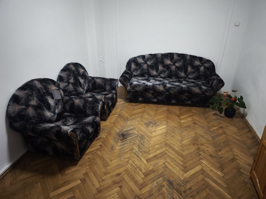 Триместен, разтегателен диван и два фотьойла
