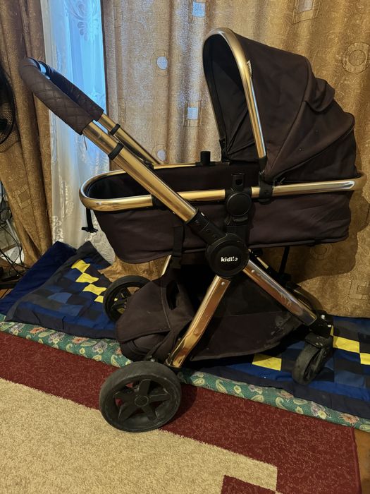 Продам коляску удобная маневренная