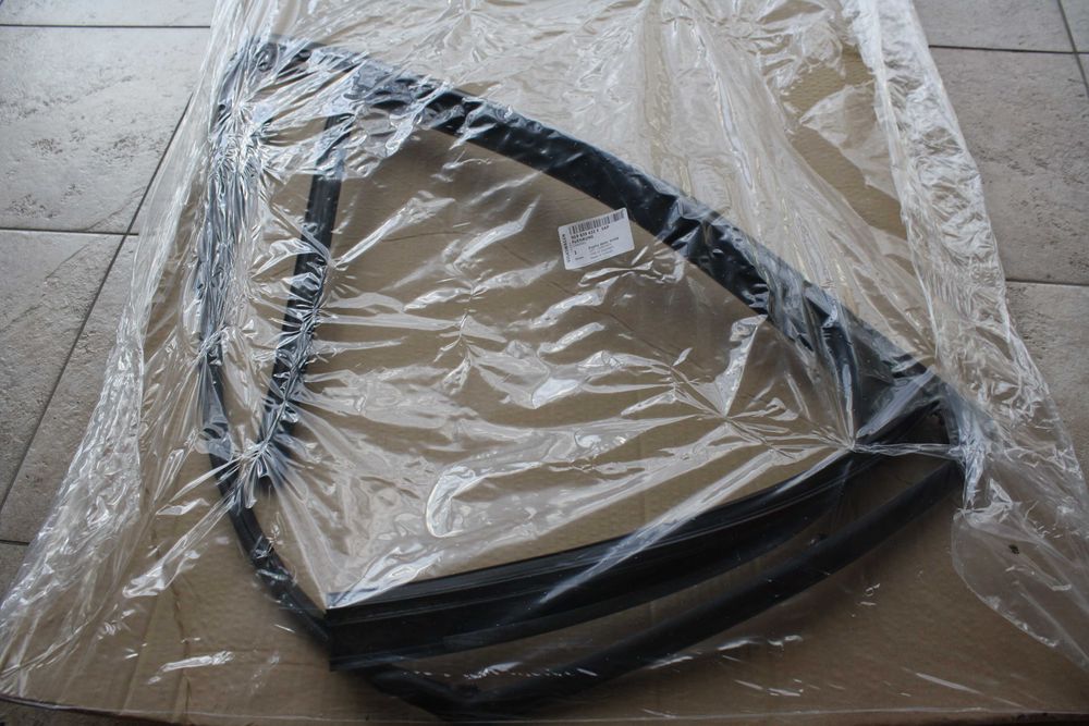 Garnituri geamuri ușă VW Golf 7 stanga & dreapta - 5G9 839 432 E 5AP