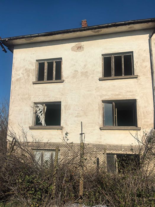 Масивна къща на 3 етажа