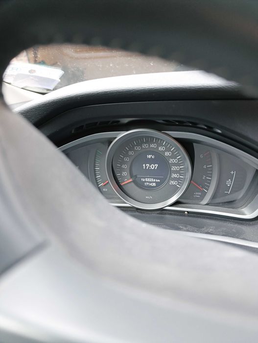 Vand Volvo V40 anul 2017
