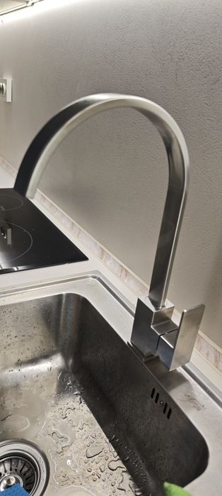 Продавам кухненски смесител