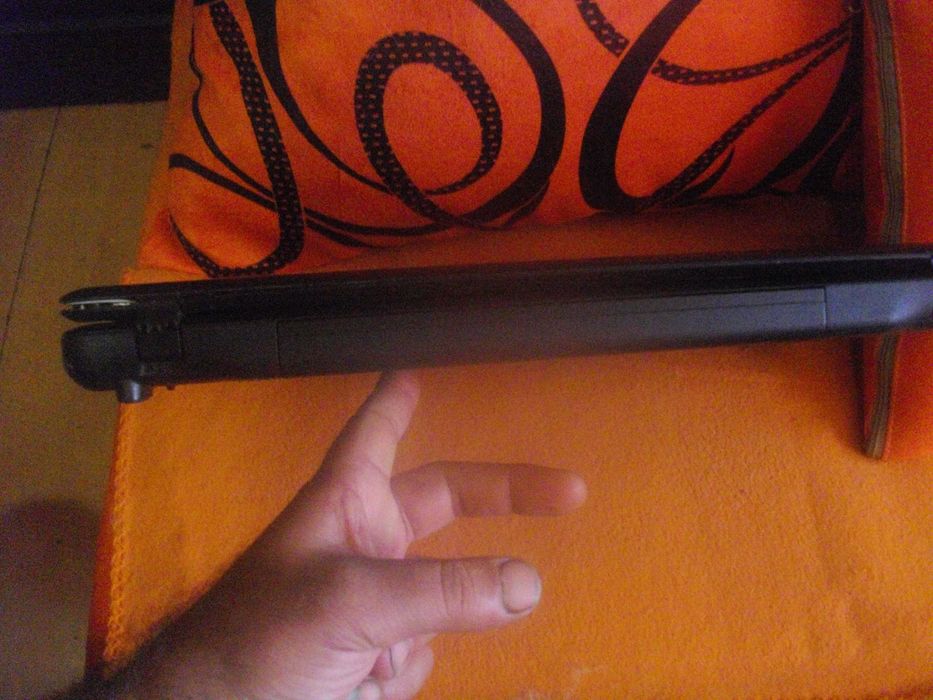 Лаптоп TOSHIBA Satellite C660D-15P-ЗА ЧАСТИ/ ЗА РЕМОНТ-Не Светва-15,6"