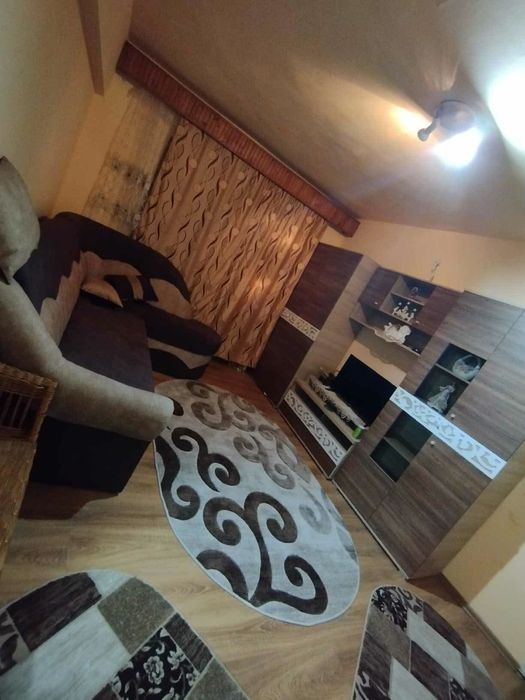 Vând apartament,  Ineu , județul Arad, recent mobilat . 68 mp.