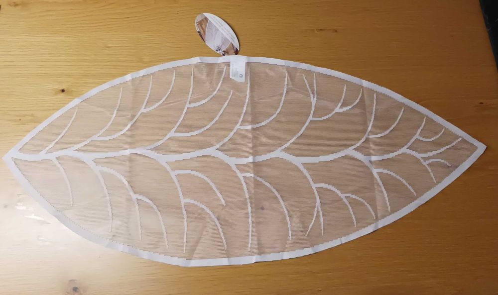 Декоративна украса– каре за маса