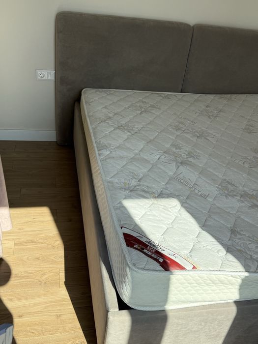 Продаем кровать двуспальная 200*180