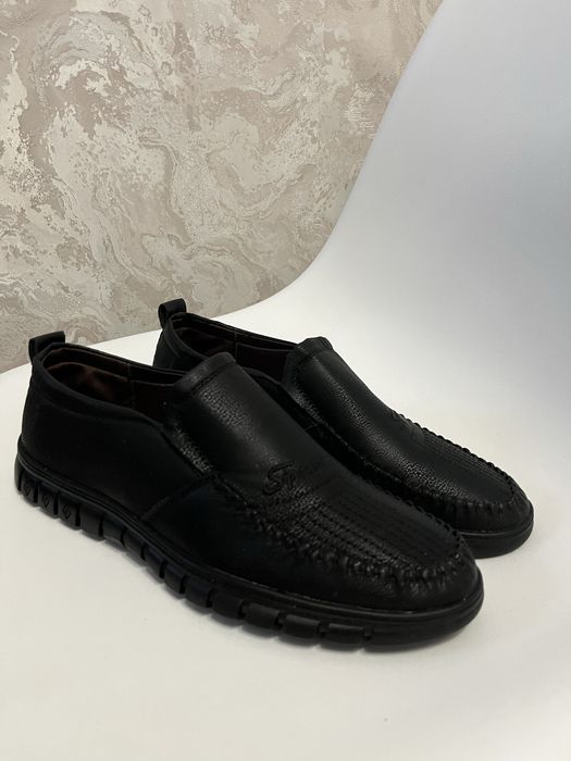 продаю женсукю обувь