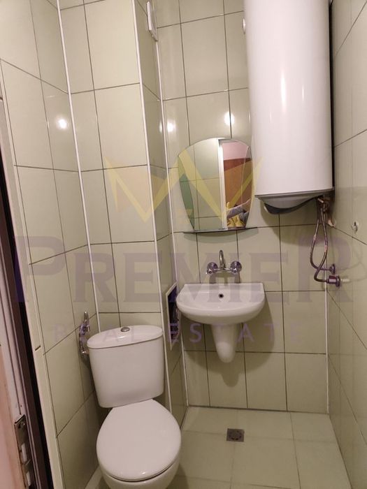 Отдава под наем 3-стаен в Нептун, 110 кв.м.