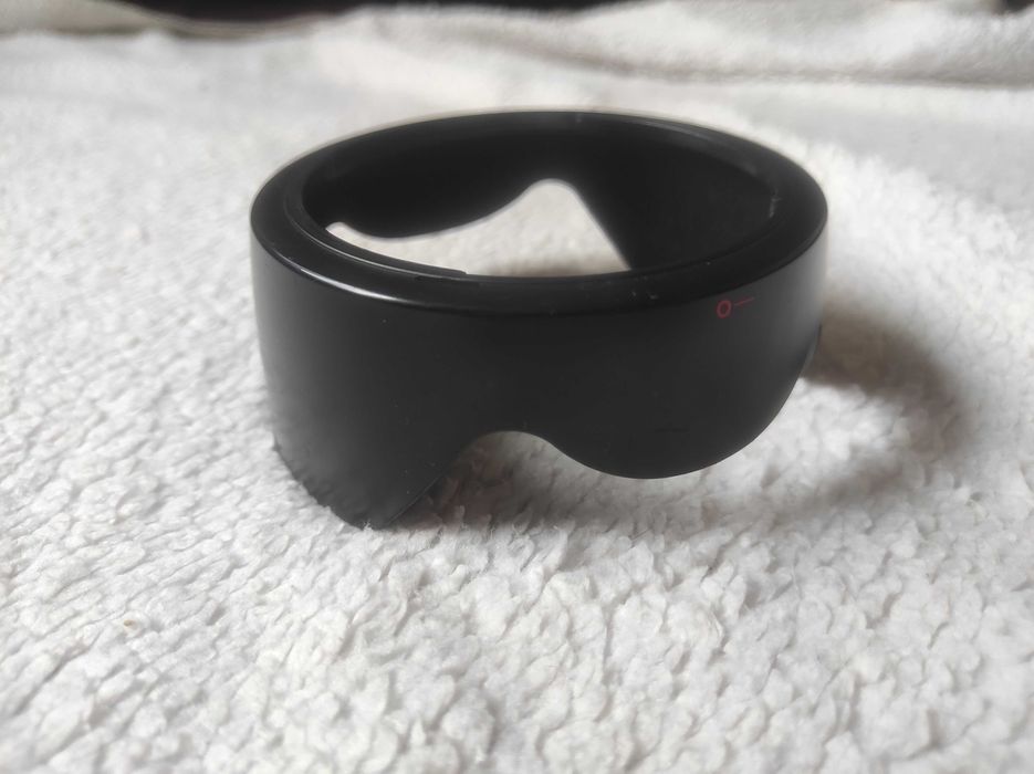 Бленда Canon EW-83H