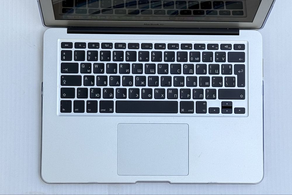 Apple MacBook Air 13″ (2017) A1466 – i5 / 8 GB / 128 GB SSD