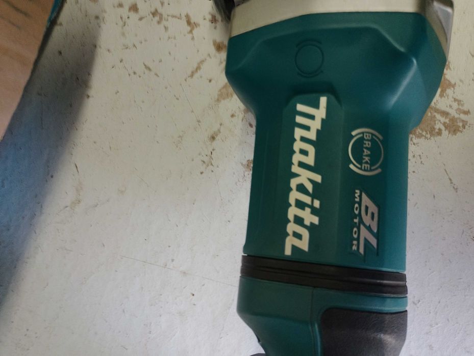 Ъглошлаиф акумулаторен макита