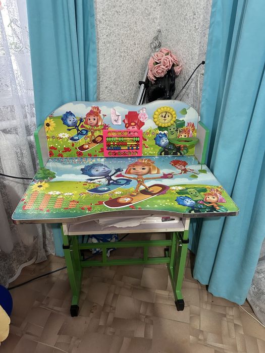 Продам письменный детский стол