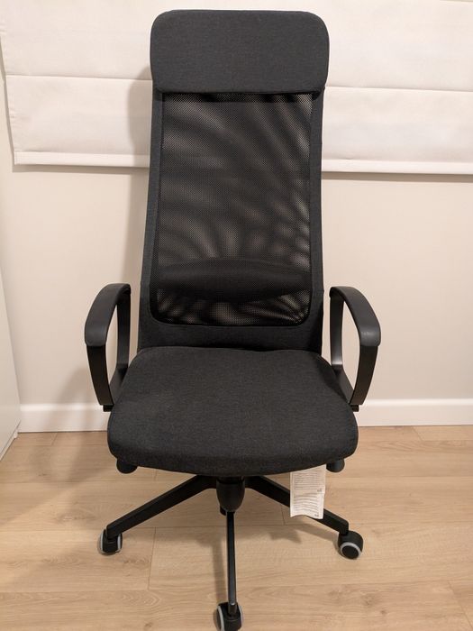 Vând scaun birou rotativ Markus Ikea