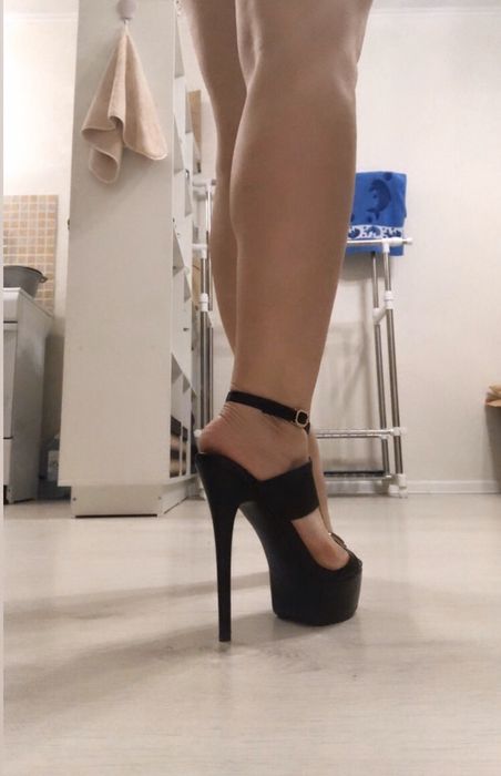 Продам босоножки