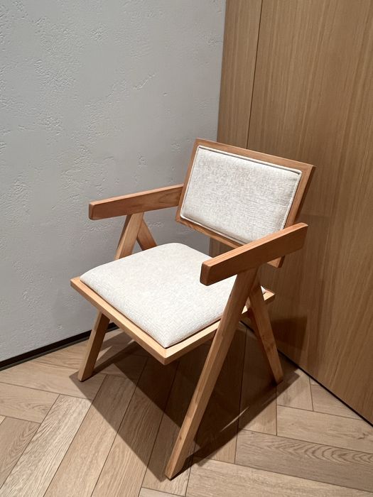 Продам новые стулья