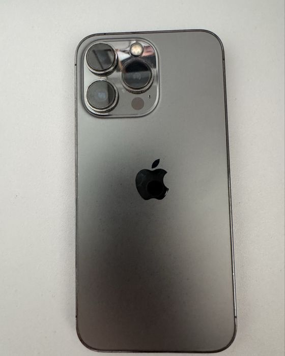 Продам iPhone 13 Pro (не включается)