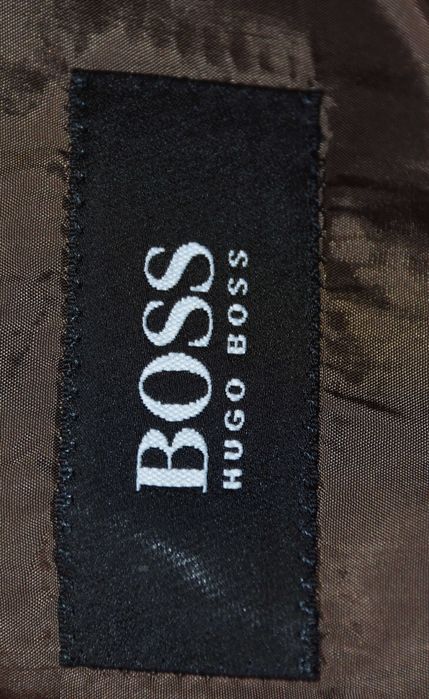 Costum Hugo Boss   Lana barbati Nr 50 cadou