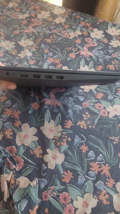 Laptop Lenovo V14-ADA | AMD Ryzen 3 3250U | 6GB RAM | SSD NVMe | Ecran 14" Full HD