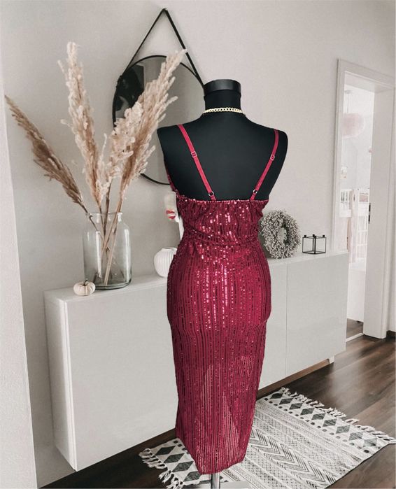 Rochie de ocazie rosu burgund midi lunga cu crapatura picior