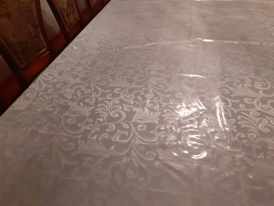 Стол стулдарымен сатылады