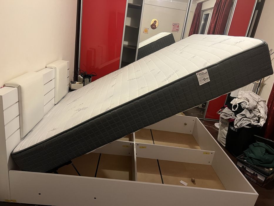 Продавам легло 180х200 матрак е от миналата година