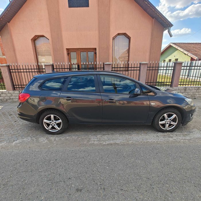 Opel Astra J Sports Tourer