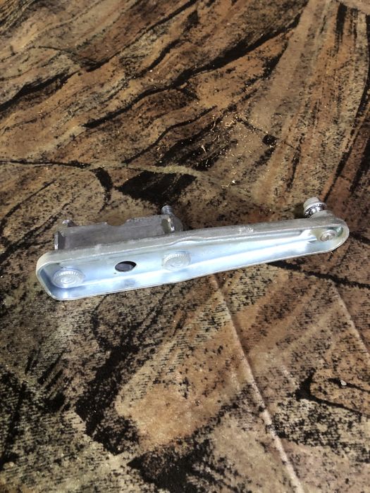 Мерседес 124 крепление полокотника