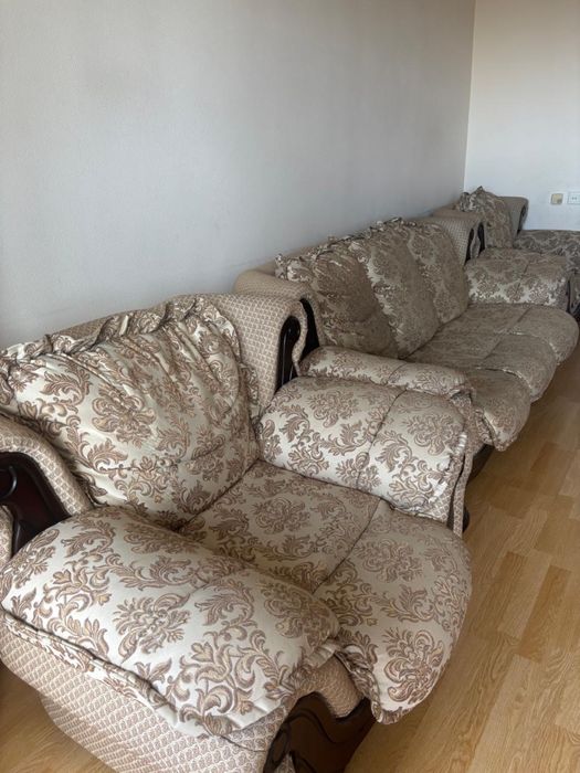 Диван с двумя креслами
