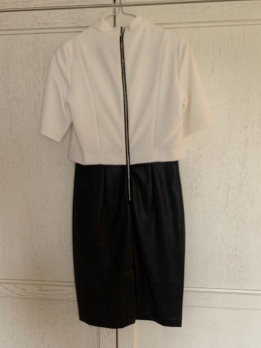 Рокля елегантен стил, в два цвята, кожа и плат